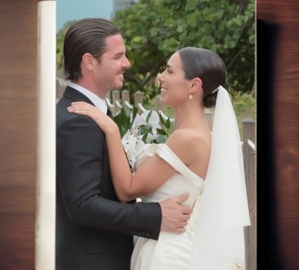 A wedding couple in Ft. Lauderdale Beach